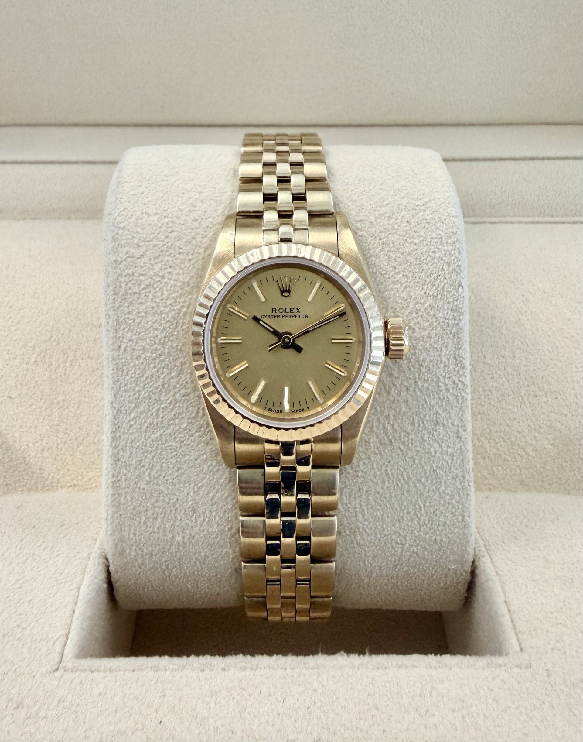 Rolex Ladies Oyster Perpetual 24mm 67197